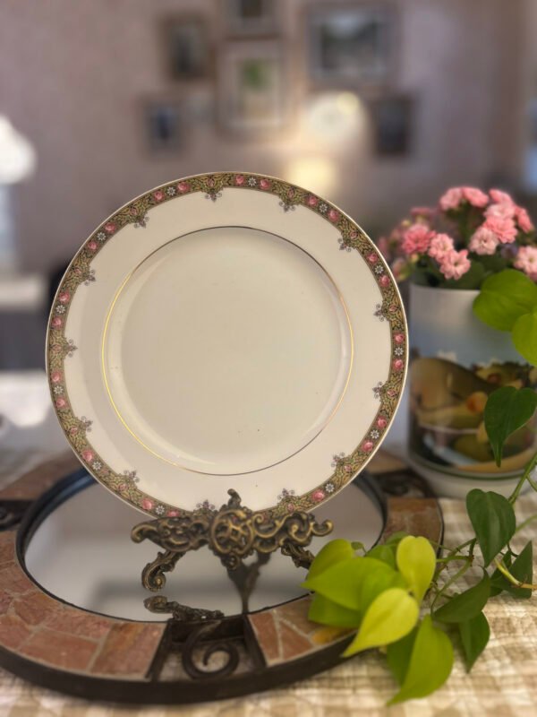 Prato vintage Limoges com rosas e ornamentos dourados - Imagem 1