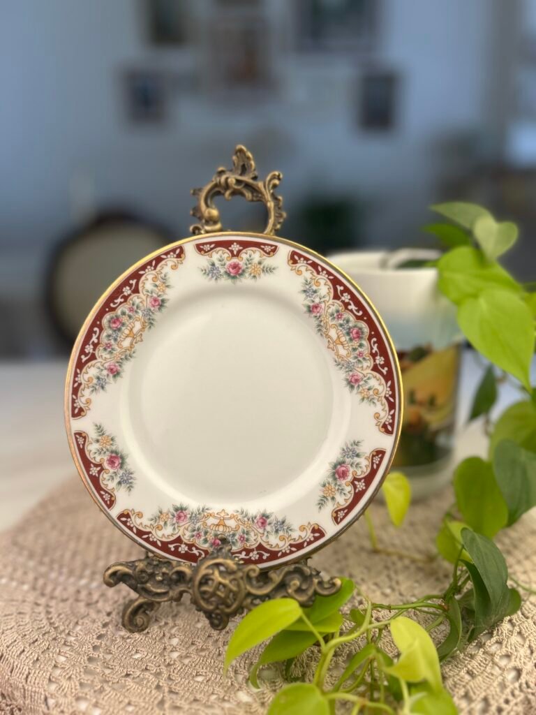 Prato Vintage Accord Canada com Flores e Detalhes em Terracota
