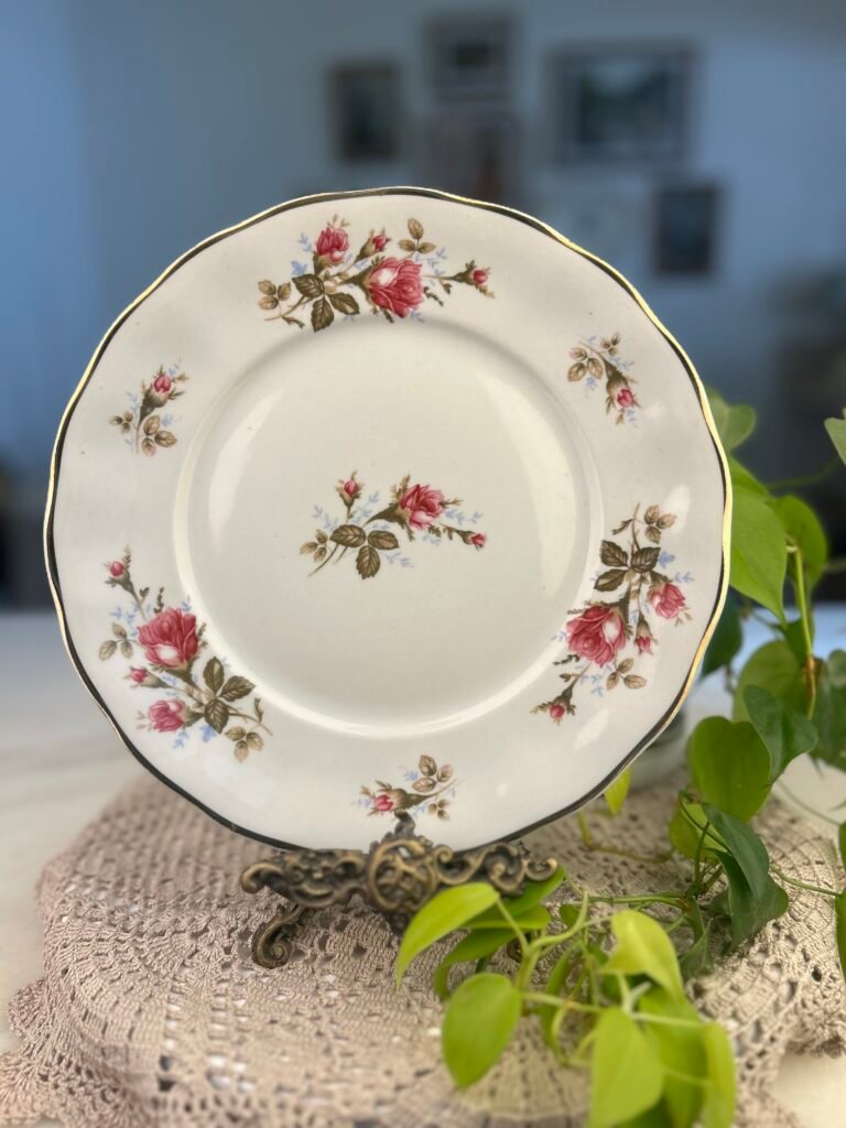 Prato vintage Karolina floral com rosas – Made in Poland
