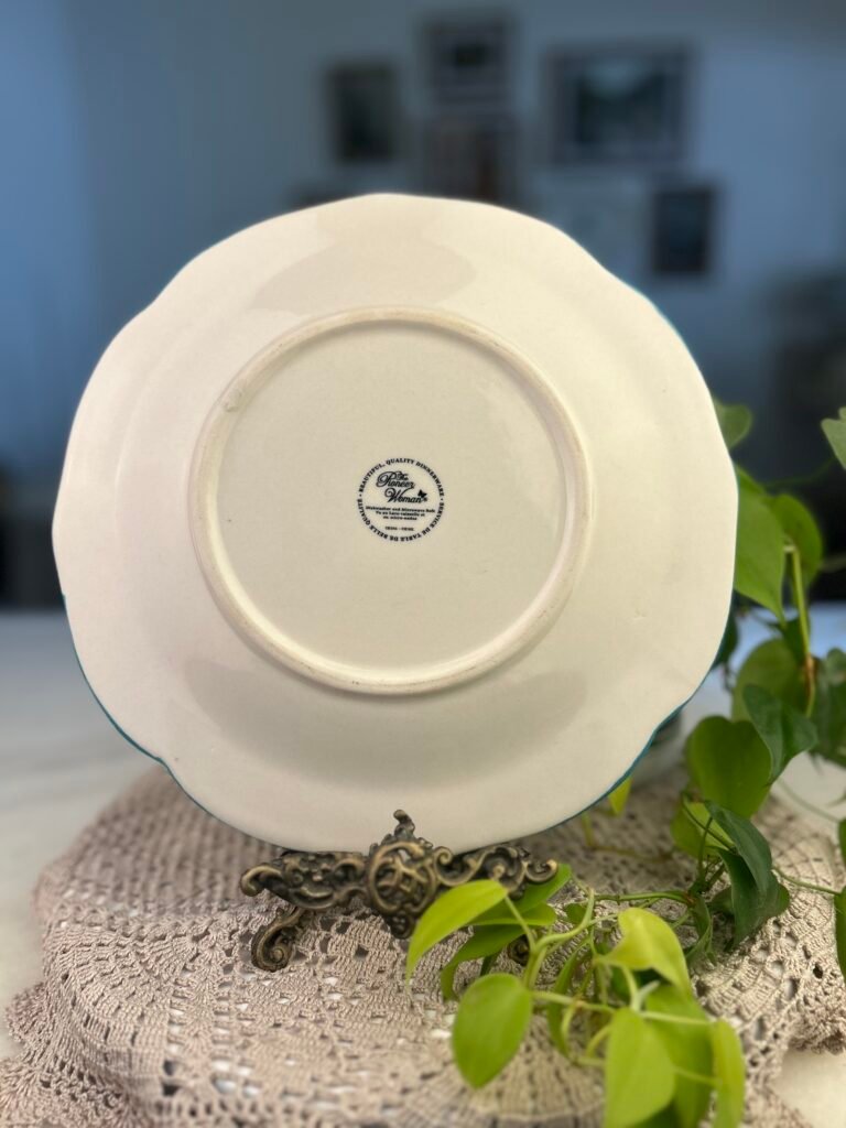Prato raso Pioneer Woman floral com borda azul