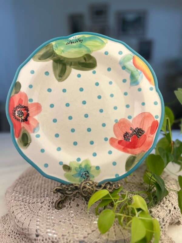 Prato raso Pioneer Woman floral com borda azul - Imagem 1
