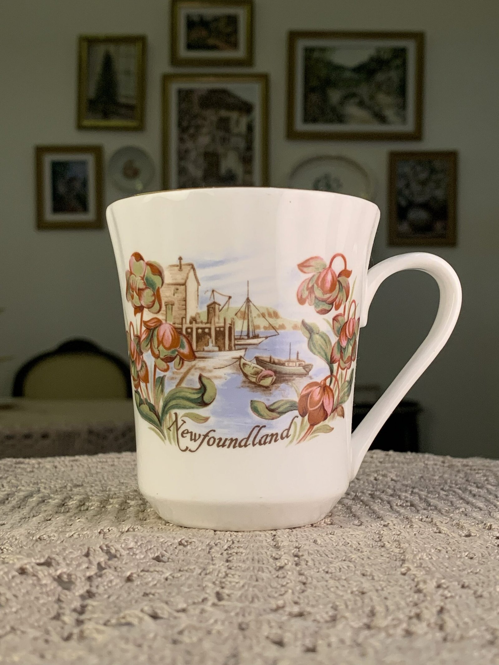 Caneca inglesa vintage Queensway Newfoundland - Imagem 1