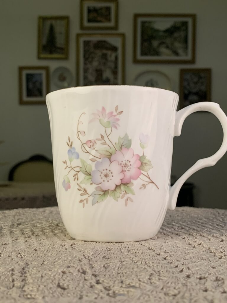 Caneca inglesa vintage Sadler Wellington floral delicada