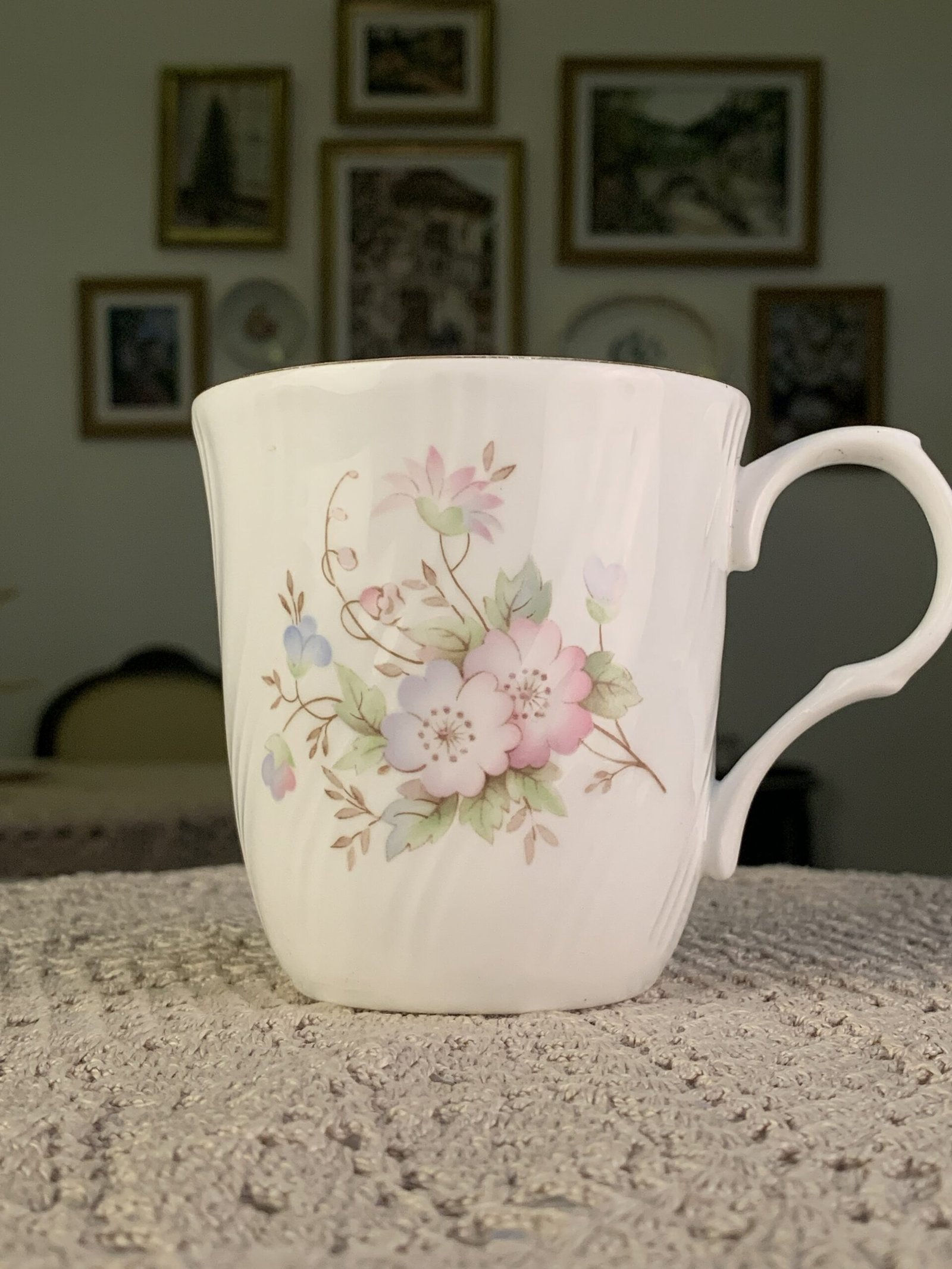 Caneca inglesa vintage Sadler Wellington floral delicada - Imagem 1