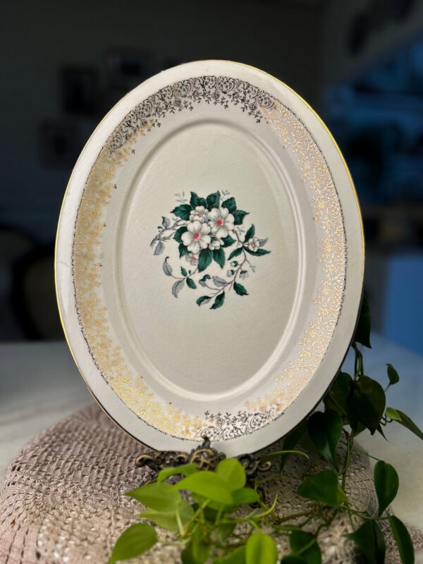 Travessa vintage oval Dogwood 22 KT Gold com flores brancas e detalhes dourados - Imagem 1