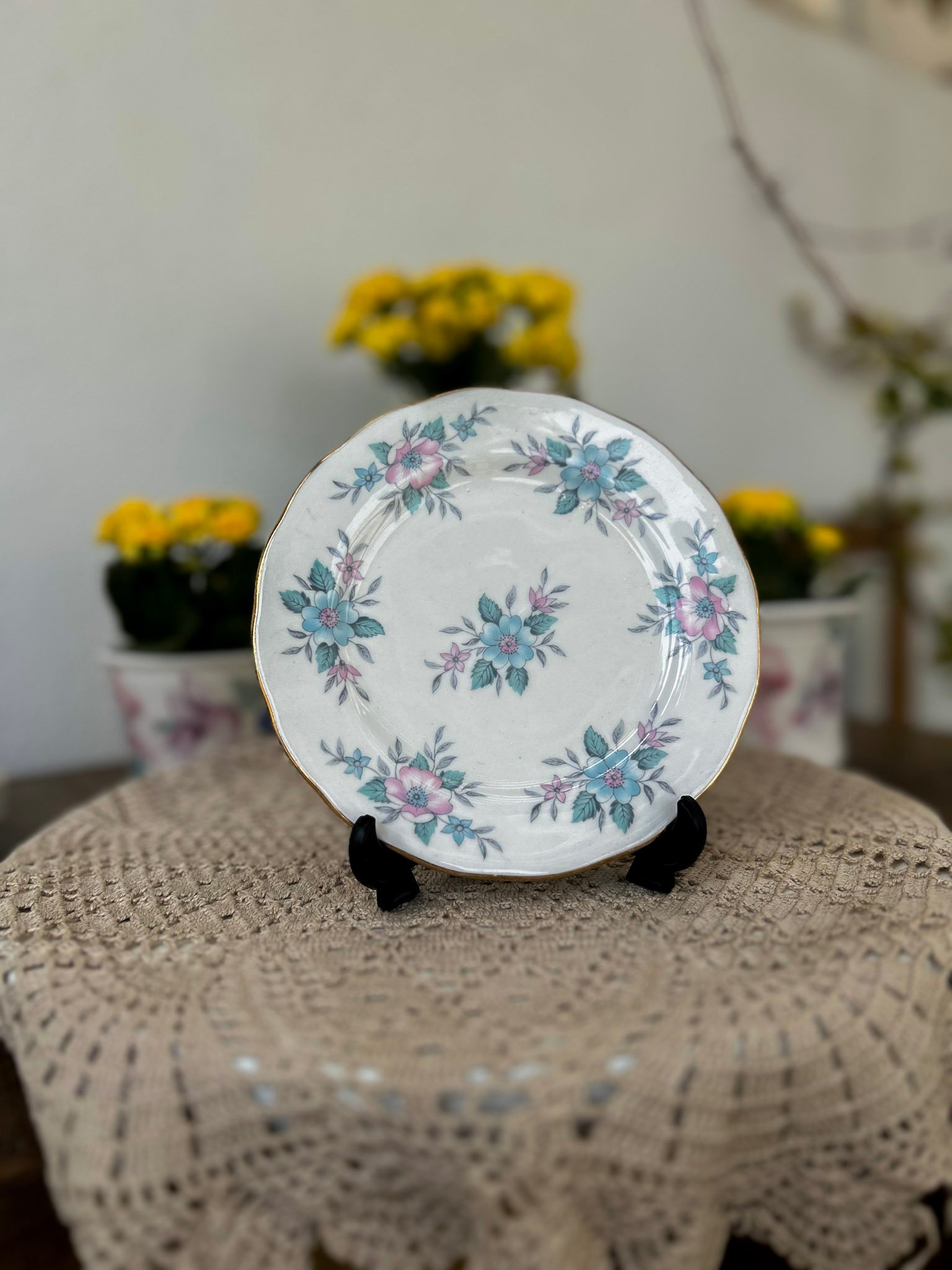 Prato pequeno inglês Colclough – Flores Azuis e Rosas - Imagem 1