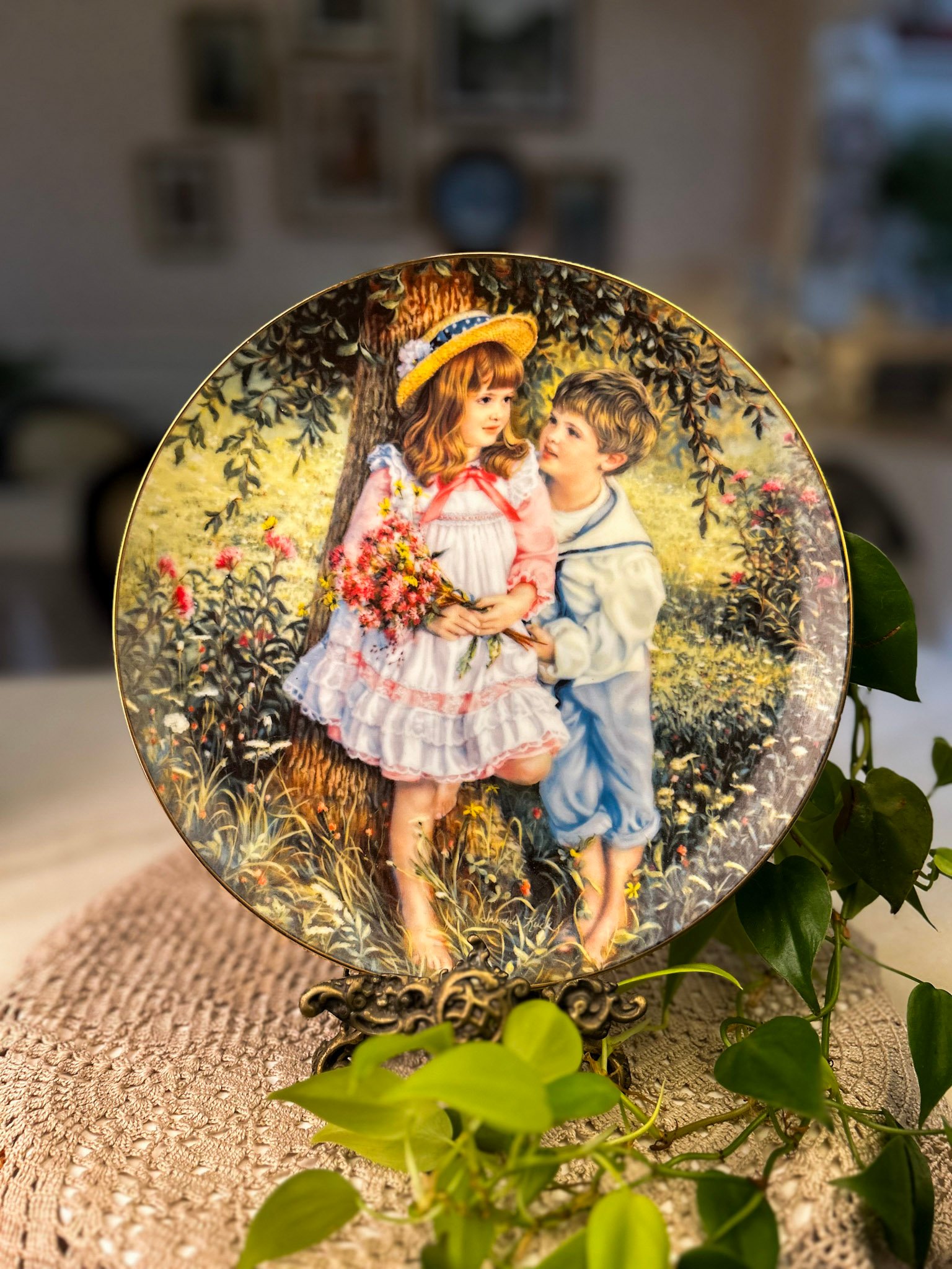 Prato decorativo Little Sweethearts Sandra Kuck Reco 1987 - Imagem 1