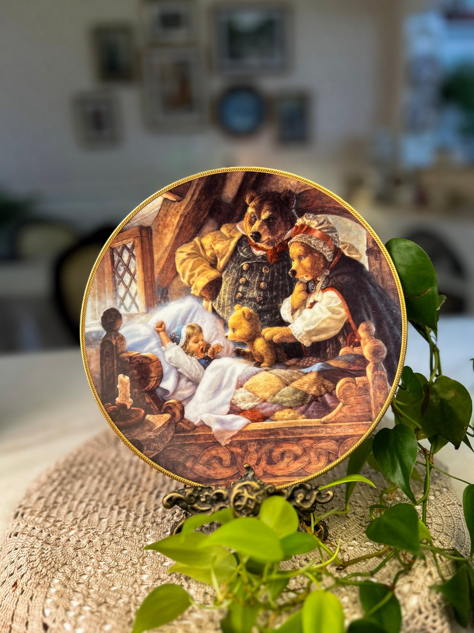 Prato decorativo Goldilocks and the Three Bears – Knowles 1991 - Imagem 1