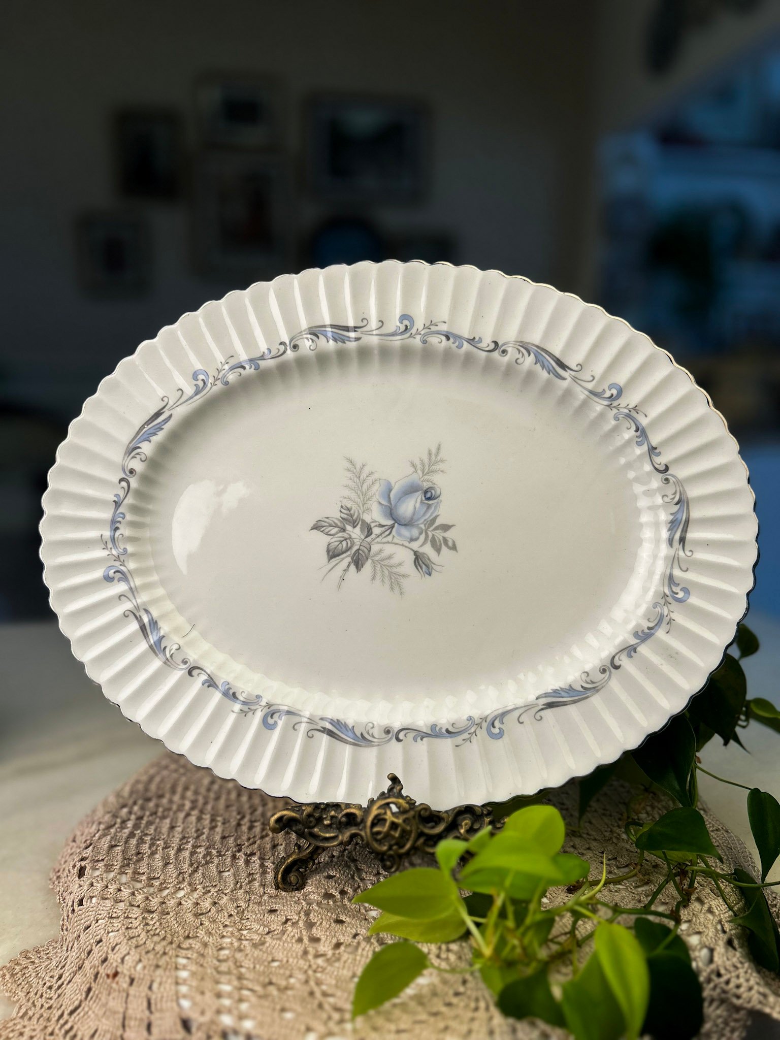 Travessa oval Paragon inglesa com rosas azuis - Imagem 1