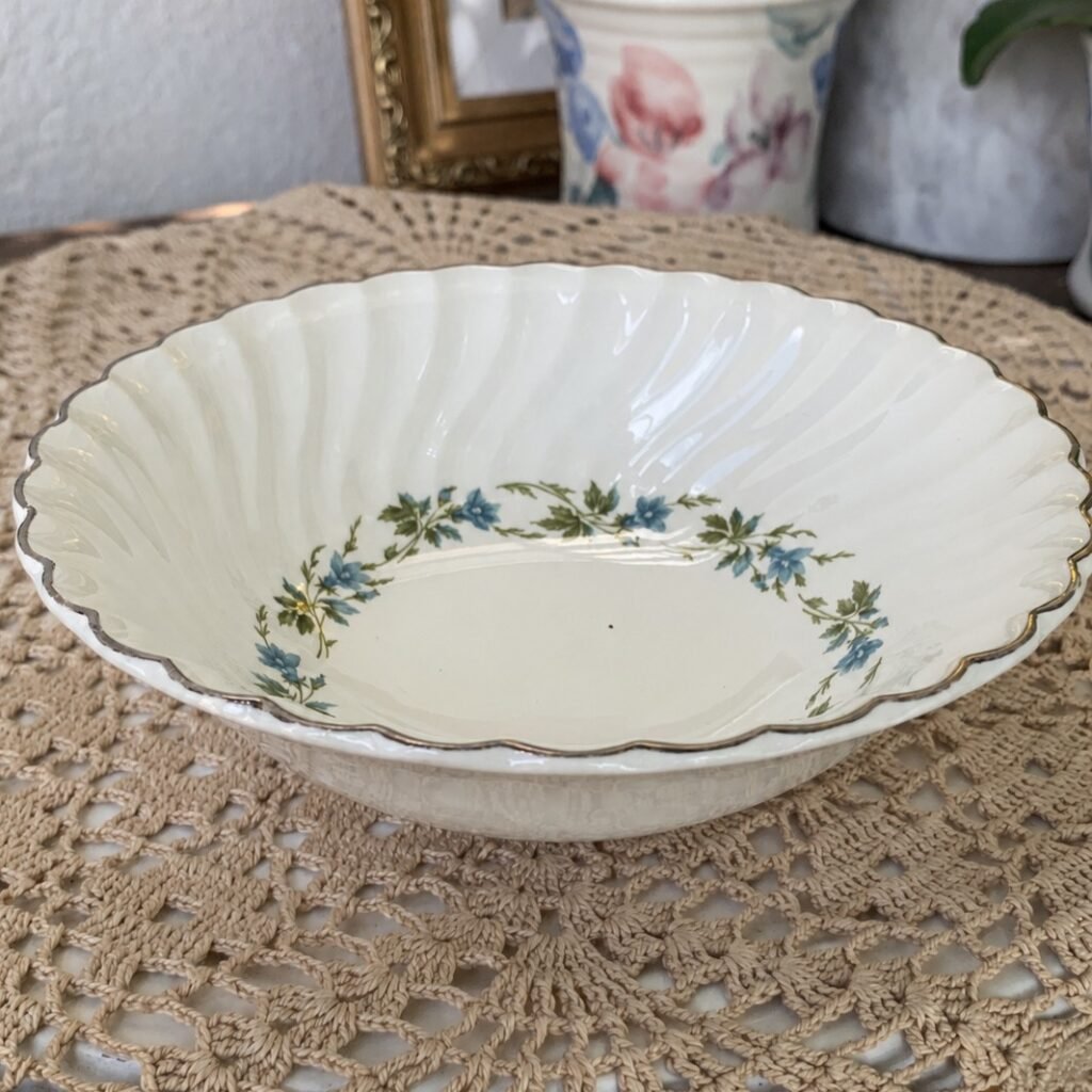 Bowl Johnson Bros com Guirlanda Floral Azul e Verde