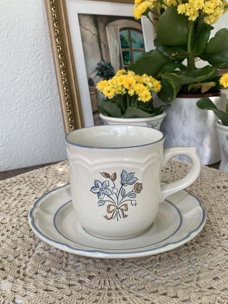 Caneca com Pires Cordella Floral em Stoneware Japonês