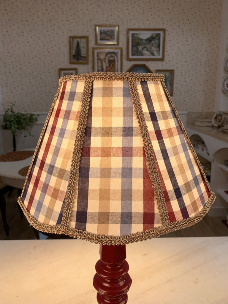 Luminária de Mesa Vinho com Cúpula Xadrez