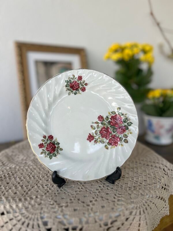Prato de Pão Inglês Rosewood Wood & Sons com Rosas Vermelhas - Imagem 1