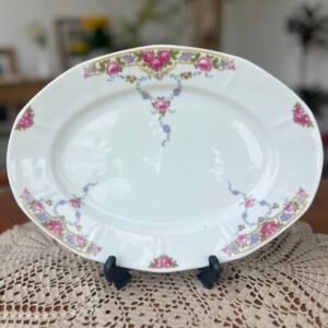 Travessa oval Victoria Czechoslovakia com rosas e detalhes dourados
