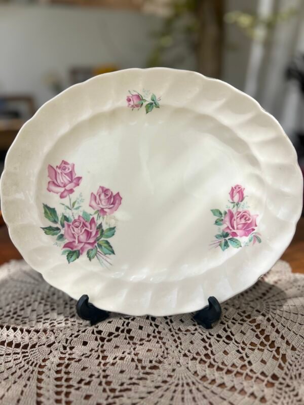 Travessa oval Johnson Bros inglesa com rosas cor-de-rosa - Imagem 1