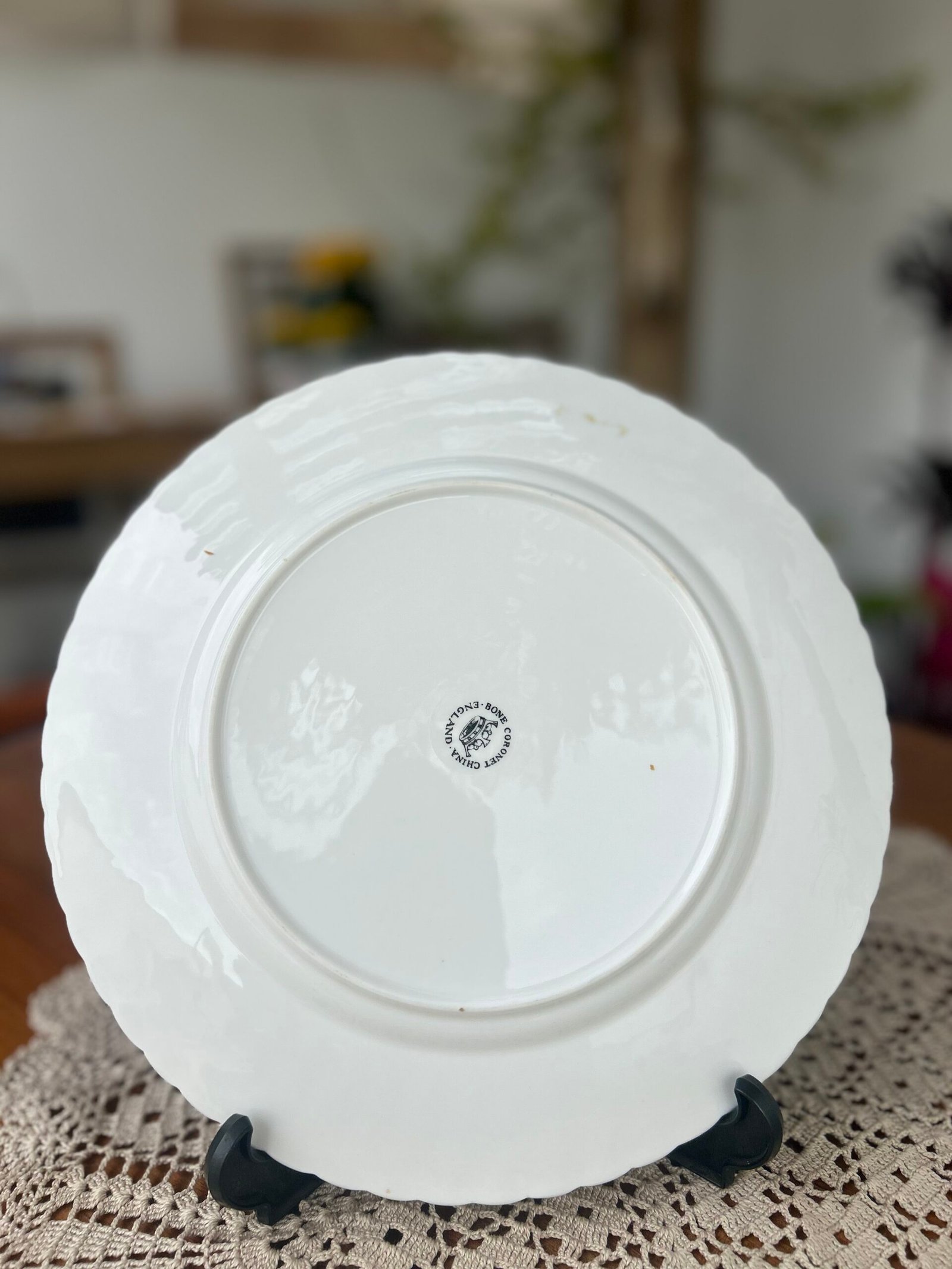 Prato inglês vintage Bone China com flores orientais e borda dourada - Imagem 2