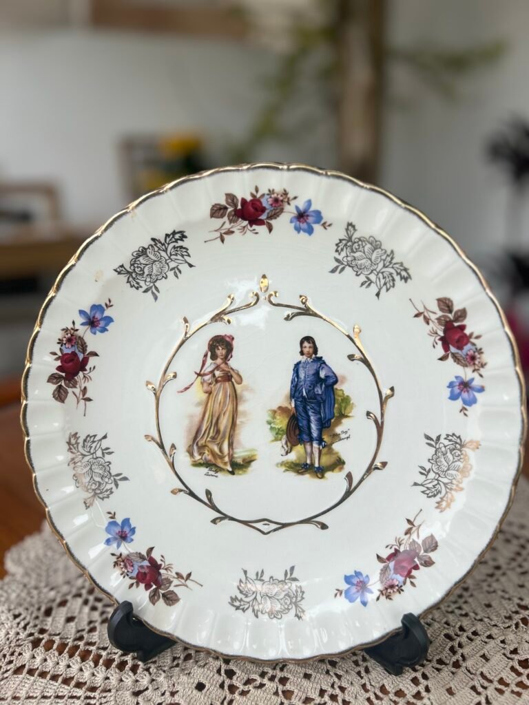 Prato decorativo inglês Wood & Sons Avon com casal clássico e flores