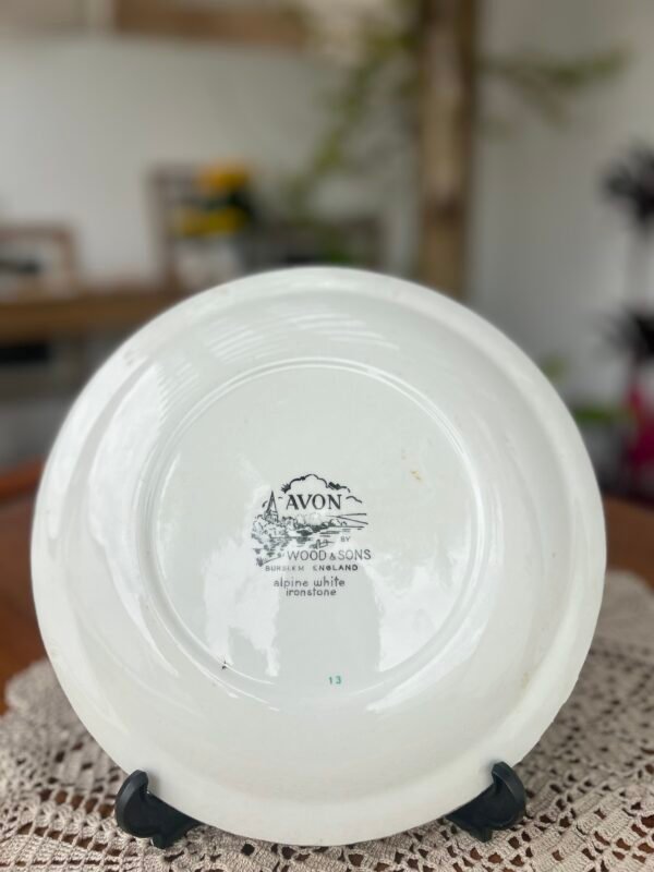 Prato decorativo inglês Wood & Sons Avon com casal clássico e flores - Imagem 2