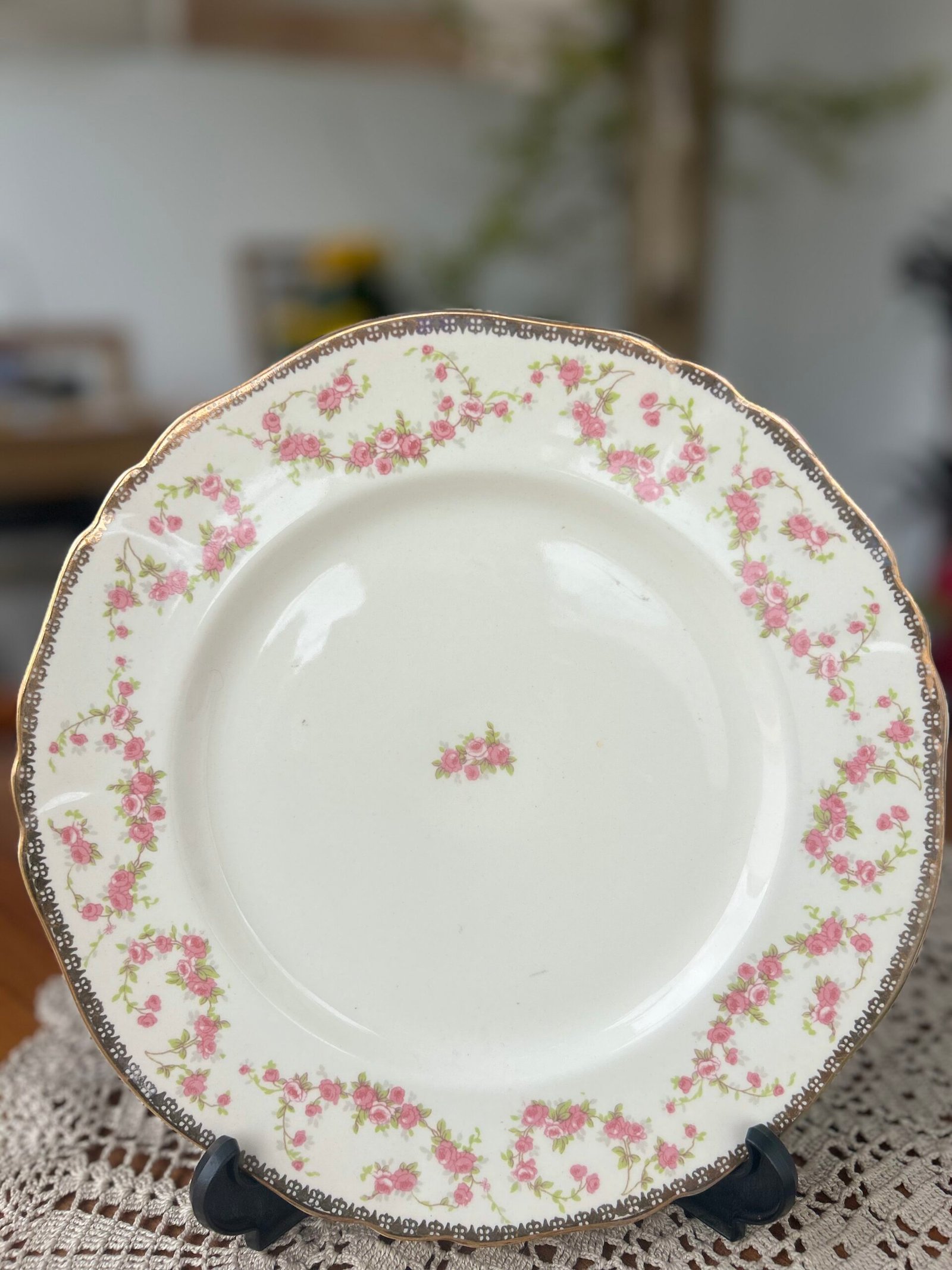 Prato decorativo inglês Alfred Meakin Harmony Rose com detalhes em ouro 18K - Imagem 1