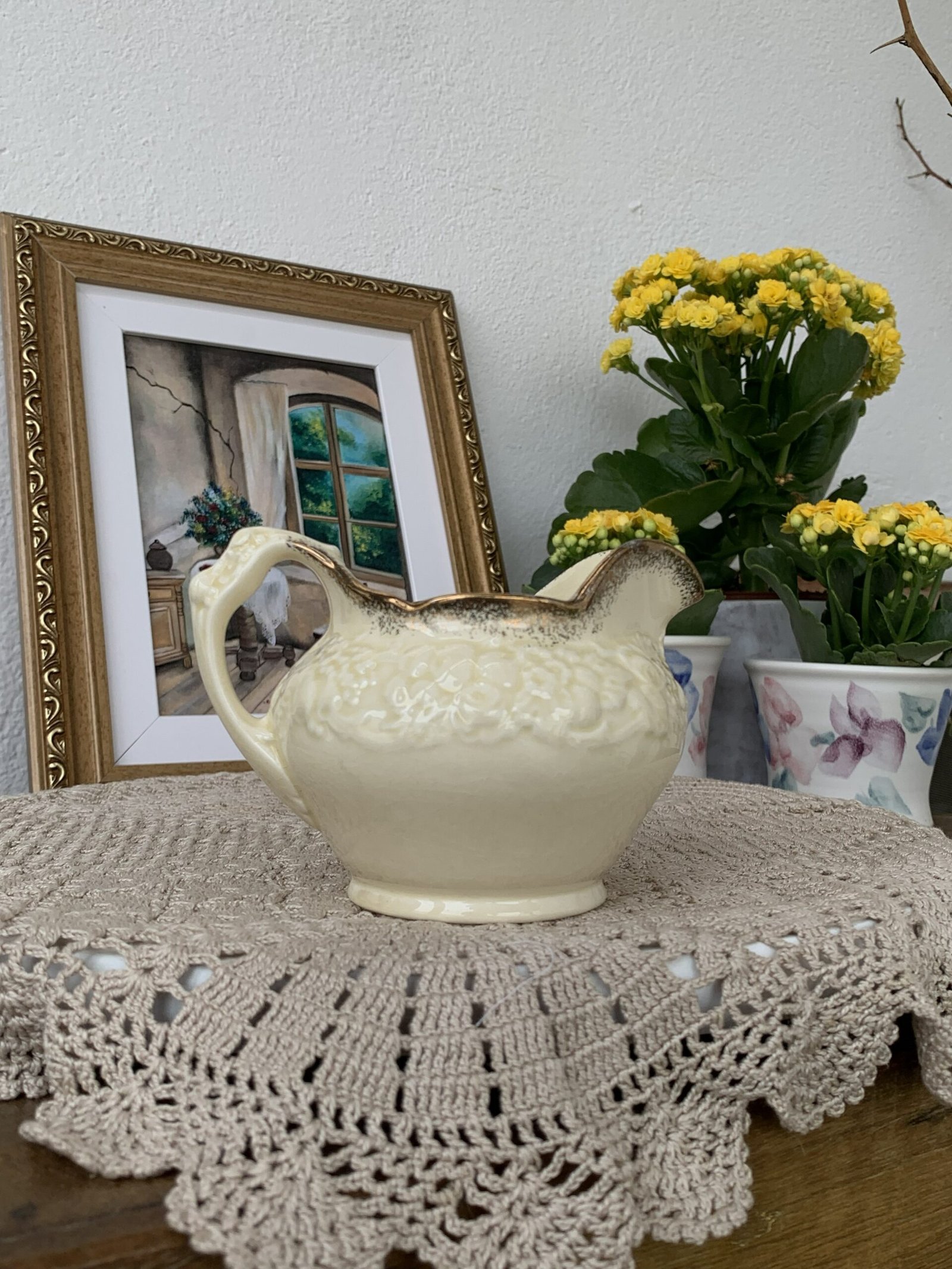 Leiteira Inglesa Crown Ducal Picardy com Flores em Relevo - Imagem 2