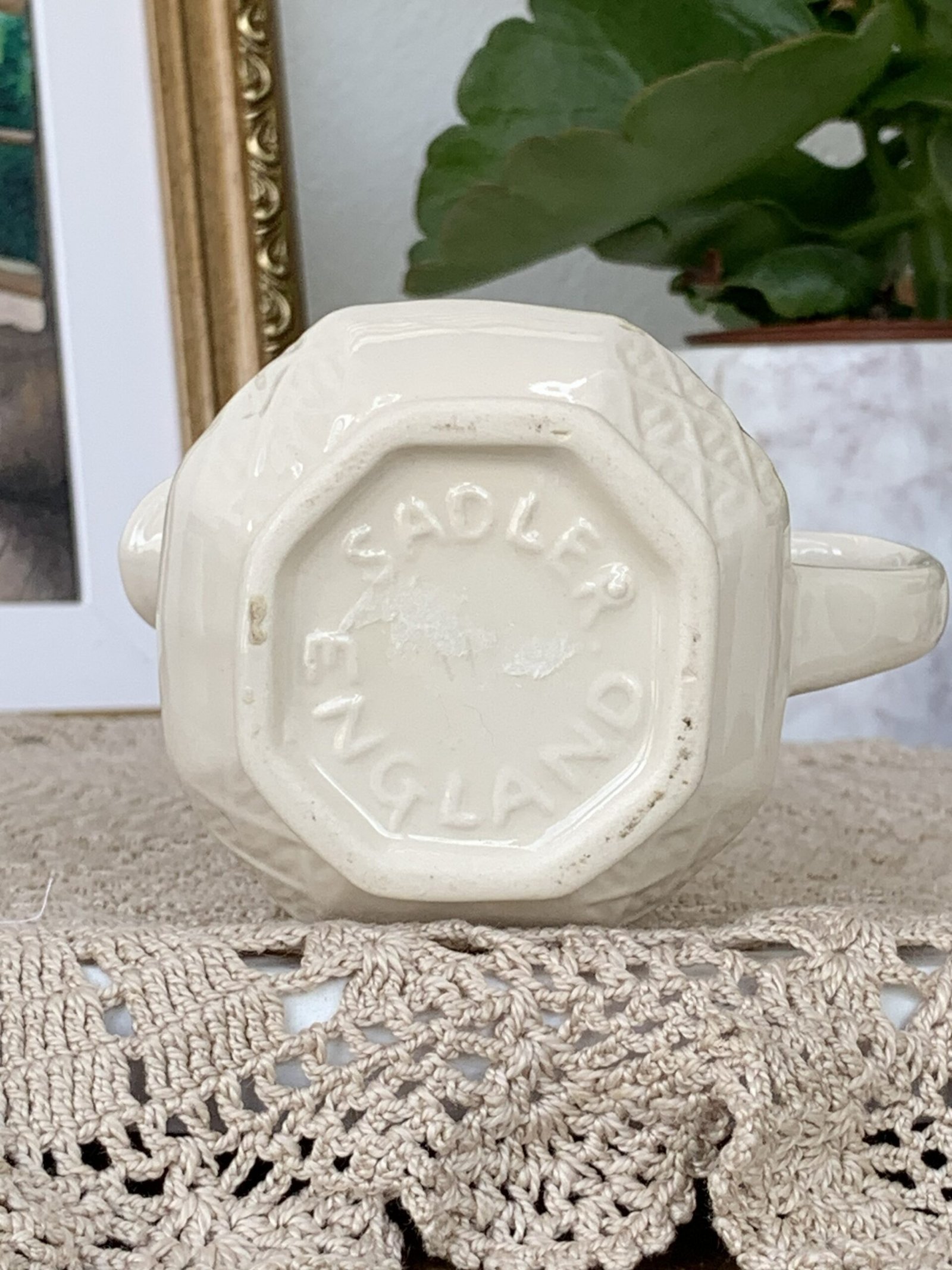 Leiteira Inglesa Sadler Floral com Relevo Entrelaçado - Imagem 4