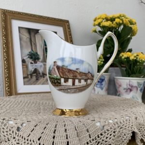 Leiteira Clare Burns Cottage em Porcelana Bone China