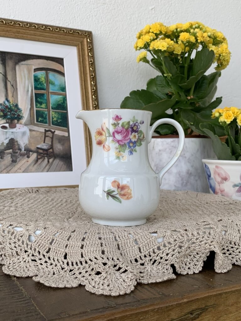 Leiteira Alemã Kahla Floral com Filete Dourado