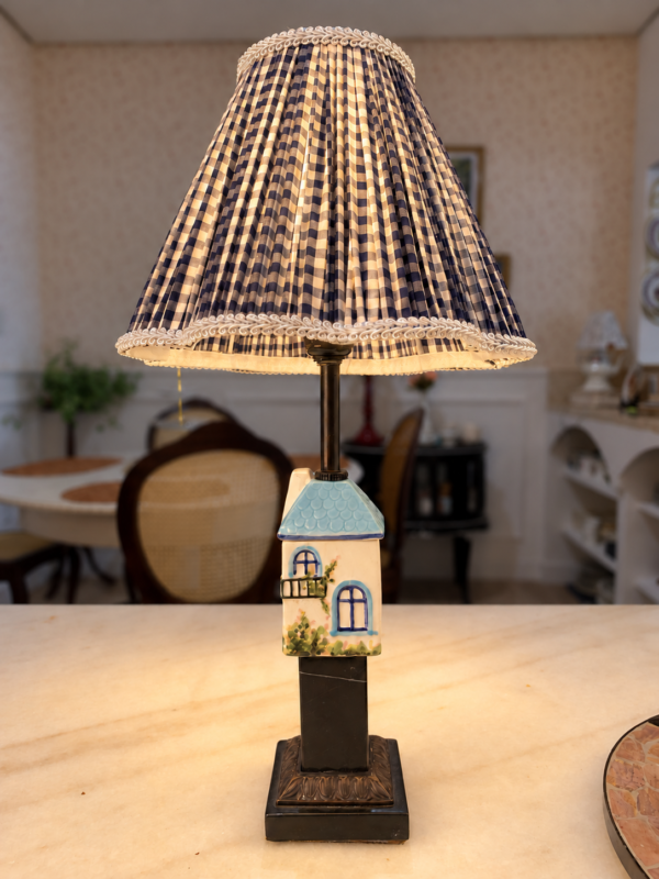 Luminária de Casinha com Cúpula Xadrez Azul - Imagem 1