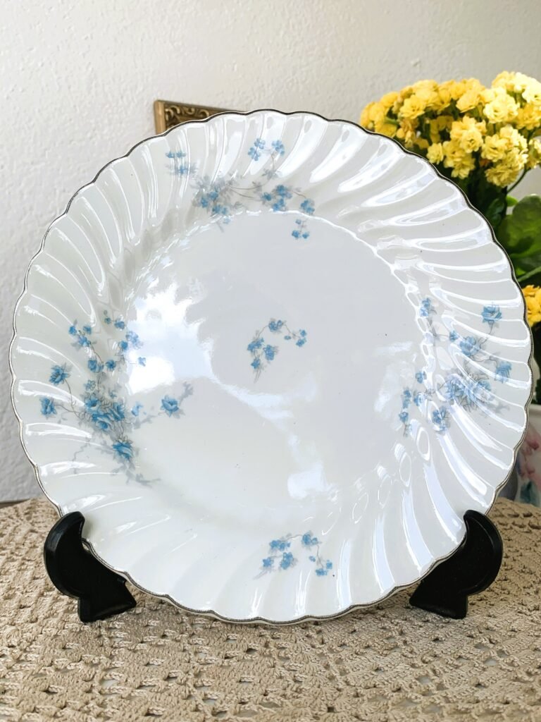 Prato de Sobremesa Johnson Bros Snowhite Regency com Ramos Azuis