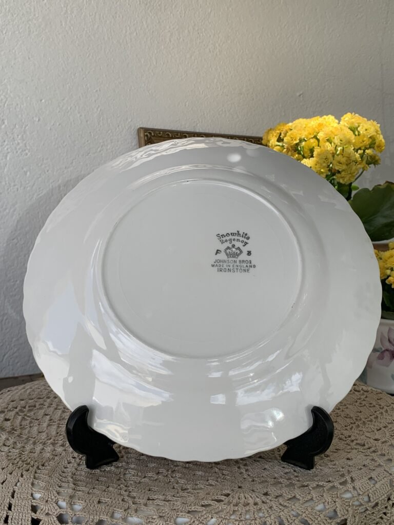 Prato Raso Johnson Bros Snowhite Regency com Guirlanda Azul