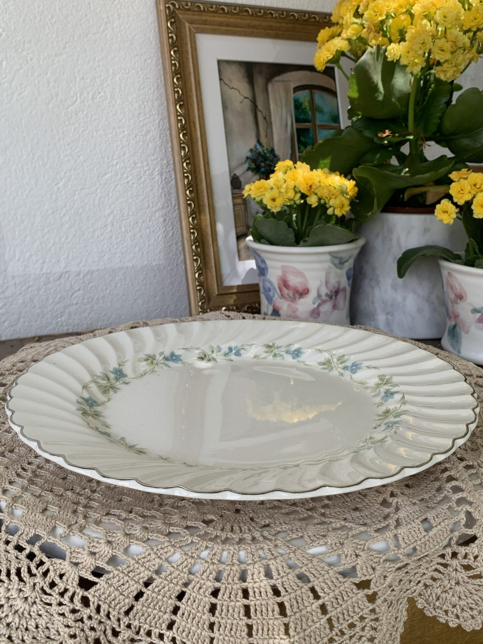 Prato Raso Johnson Bros Snowhite Regency com Guirlanda Azul - Imagem 3