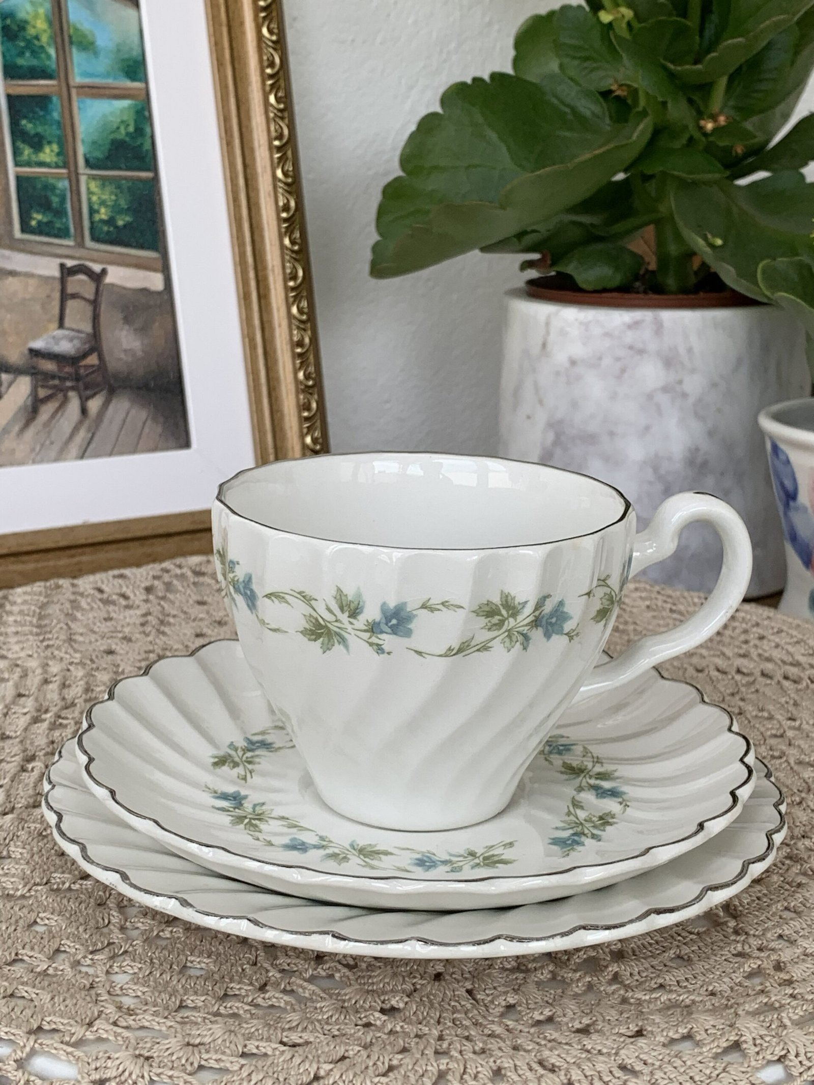 Trio de Chá Floral Azul com Bordas Onduladas - Imagem 1